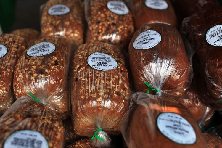 <p>When looking to avoid processed carbohydrates, many people reach for wheat or multigrain bread over white. But be careful! Make sure you’re picking up 100% wheat or whole grain bread. Otherwise, you could be just be getting mostly <a href="https://www.cbsnews.com/news/white-bread-in-wheat-breads-clothing/" rel="nofollow noopener" target="_blank" data-ylk="slk:white bread with a little wheat flour mixed in;elm:context_link;itc:0;sec:content-canvas" class="link rapid-noclick-resp">white bread with a little wheat flour mixed in</a> — or even just food coloring to make it look brown!</p><span class="copyright"> Getty Images | Spencer Platt </span>