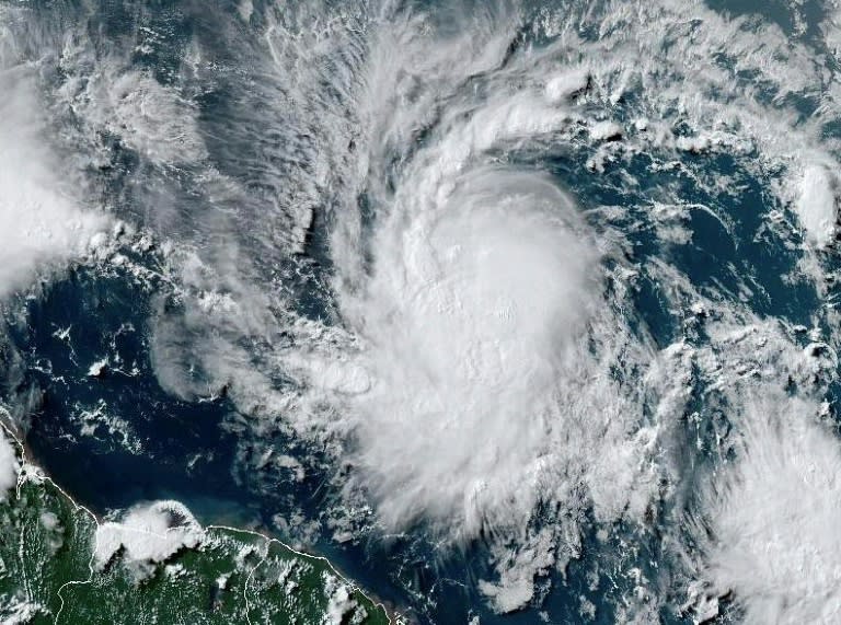 Beryl, alors encore tempête tropicale, photographiée à 19h30 GMT le 29 juin 2024. Photo distribuée par l'Agence américaine d'observation océanique et atmosphérique (NOAA) (HANDOUT)