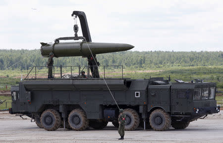 FILE PHOTO: Russian servicemen equip an Iskander tactical missile system at the Army-2015 international military-technical forum in Kubinka, outside Moscow, Russia, June 17, 2015. REUTERS/Sergei Karpukhin/File Photo