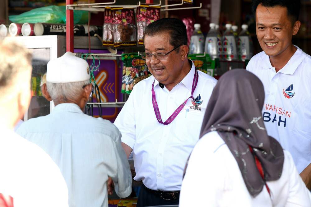 Warisan candidate Datuk Karim Bujang meets the residents in Kimanis January 11, 2020. ― Bernama pic