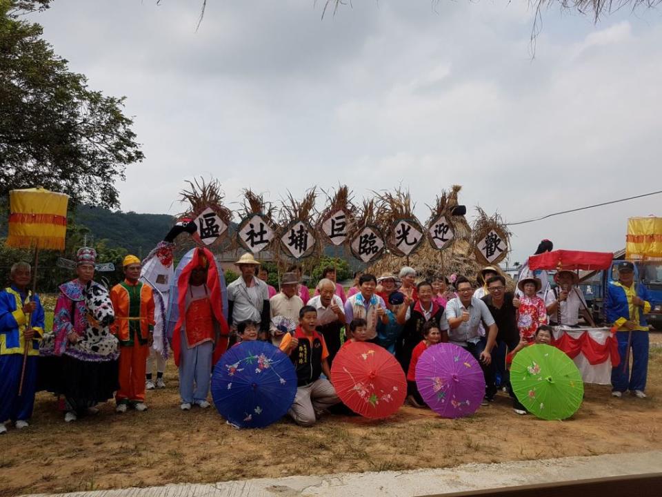 農產品現採現賣，新埔鎮巨埔社區假日農夫小舖落成啟用。（圖／新竹縣政府提供 , 2017.08.17）