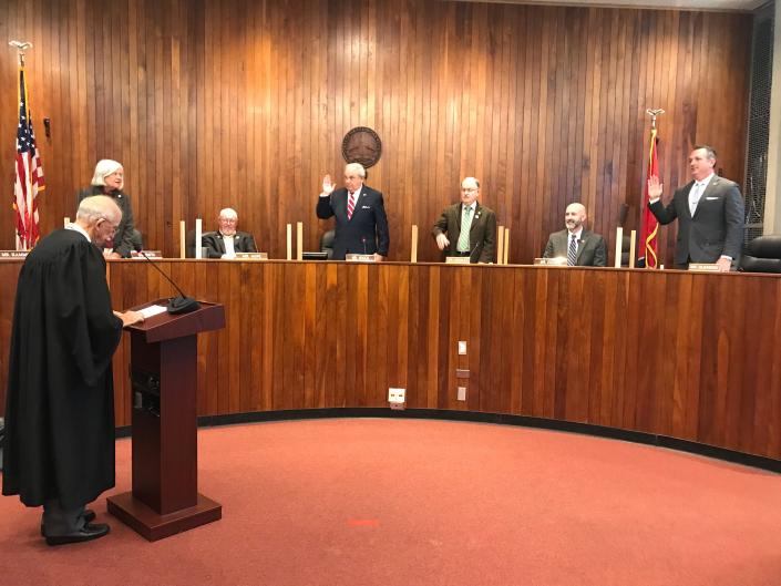 New Oak Ridge elected officials sworn in and Dodson elected mayor pro tem