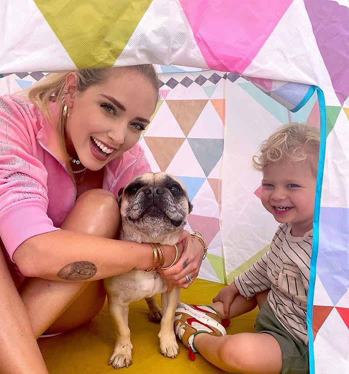 Chiara Ferragni con su hijo Leo y su perro 