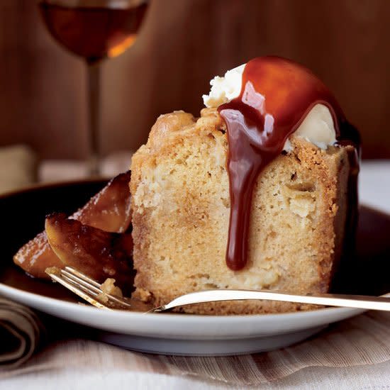 Apple Cake with Toffee Crust