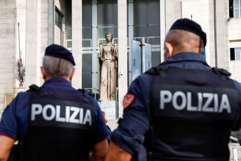 Agentes de policía ante la llegada del líder de extrema derecha Matteo Salvini, en Catania, Italia, el 3 de octubre de 2020