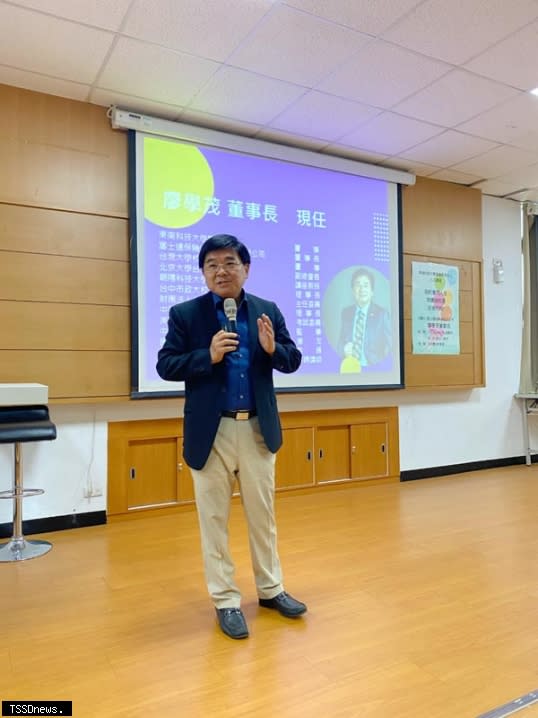 東南科技大學舉辦「人文講座」，邀請富士達保經董事長廖學茂演講。(記者王志誠攝)