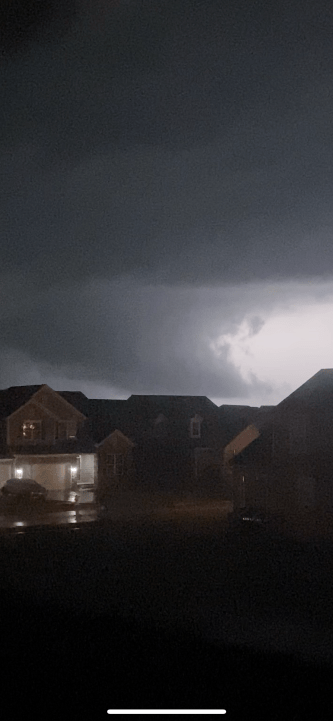 Rotating wall cloud lowering near Berlin, Ohio, in Delaware County, associated with the EF1 tornado that tracked a little south of Routes 36/37 between Delaware and Sunbury. (Benjamin Patrick)