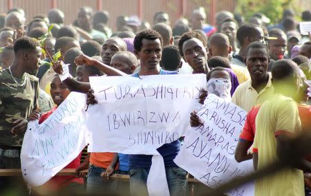 Protesters hold placards as they demonstrate against the ruling CNDD-FDD party's decision to allow Burundi President Pierre Nkurunziza to run for a third five-year term in office, in Bujumbura, May 4, 2015. REUTERS/Jean Pierre Aime Harerimana