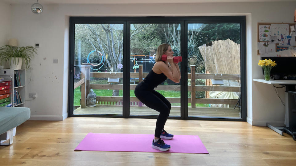 Maddy Biddulph starting a weighted squat thruster