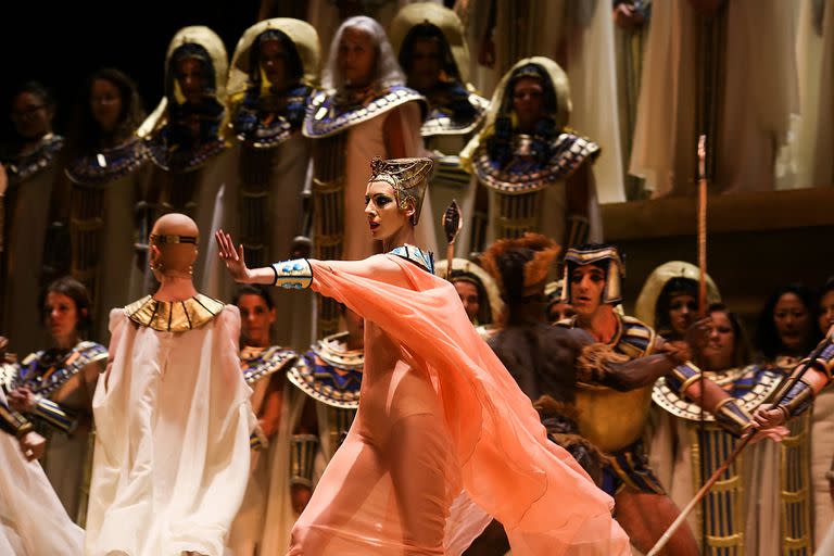 La obra Aida en el ensayo previo en el Teatro Colón