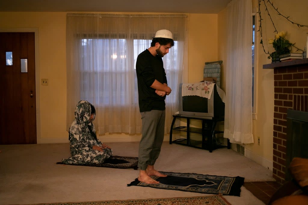 Mohamed Azizi prays with his aunt Wahida Habibi in Bowling Green, Kentucky (Reuters)