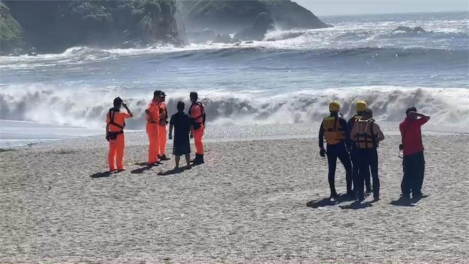 情人灣見網友遭浪捲　男自行上岸、少女失蹤