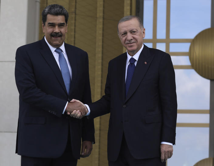 Turkish President Recep Tayyip Erdogan, right, and Venezuela's President Nicolas Maduro shake hands during a welcome ceremony, in Ankara, Turkey, Wednesday, June 8, 2022.(AP Photo/Burhan Ozbilici)