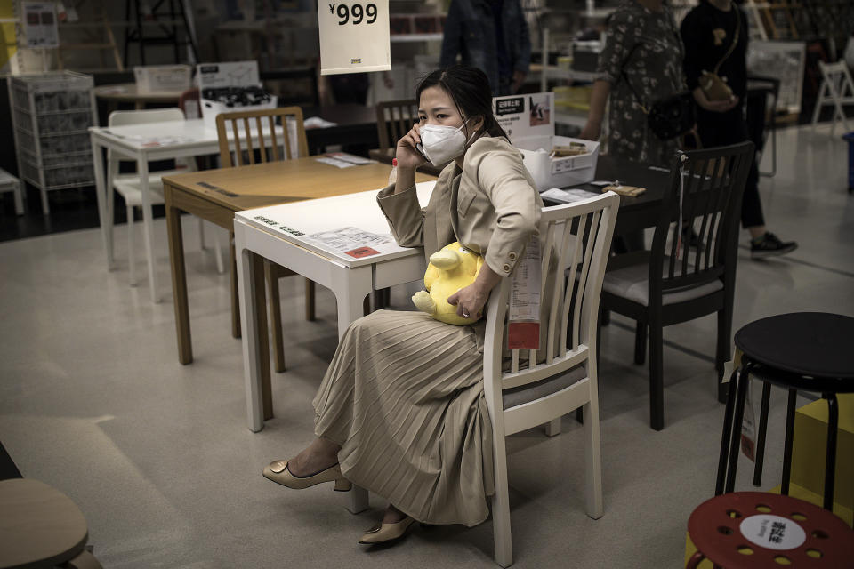 WUHAN, CHINA - APRIL 25:（CHINA OUT）Customers wear protective masks while her make call on chair at an IKEA store on April 25, 2020 in Wuhan, China. IKEA Wuhan Branch resumed business on April 21.the government started lifting outbound travel restrictions on April 8 from Wednesday after almost 11 weeks of lockdown to stem the spread of COVID-19. (Photo by Getty Images)