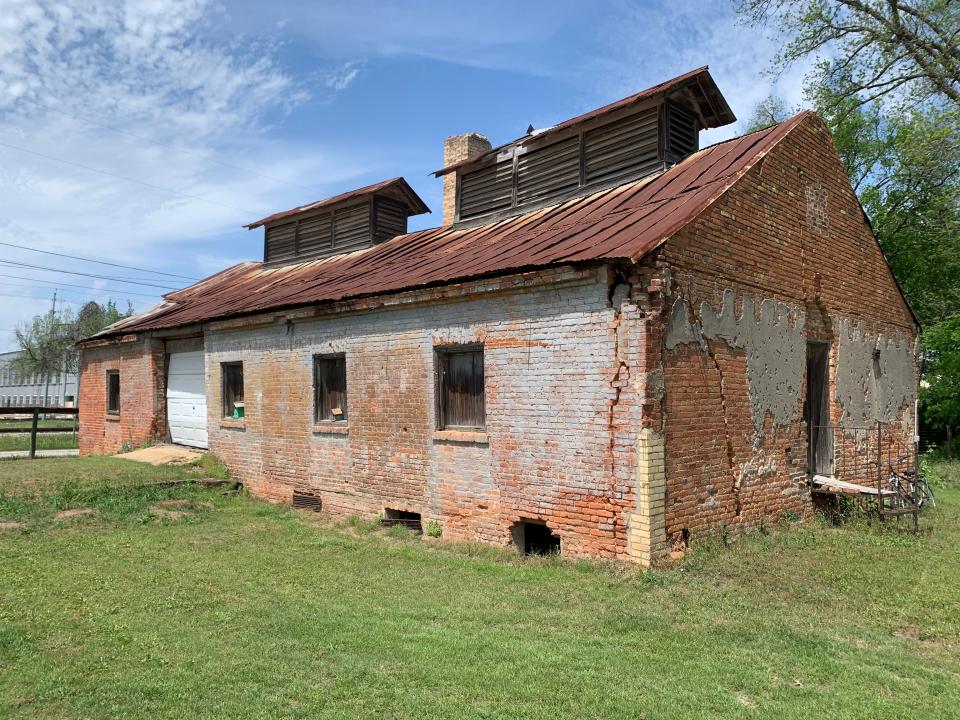 The Bastrop Casino on Spring Street was the meeting place for the local German community. It dates back at least to 1866 and, like many German American social clubs, staged theatricals, making the Casino perhaps the oldest surviving Texas theater structure.