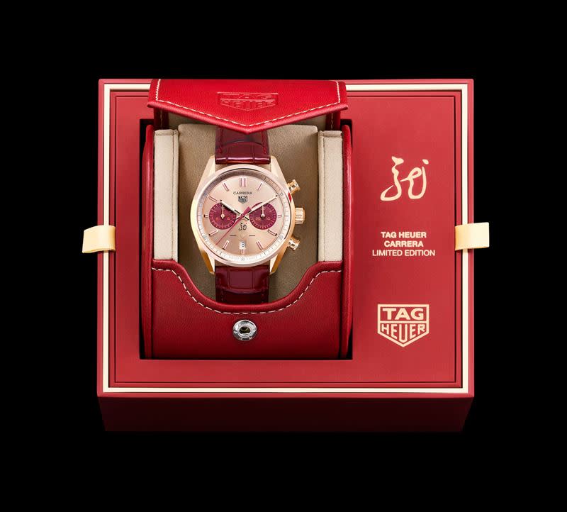 劉昊然配戴TAG Heuer Carrera Chronograph 龍年限量版腕錶。（圖／品牌提供）