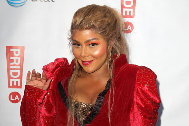 Lil’ Kim nahm’s mit der Wahrheit nicht so genau: Die Rapperin sollte vor Gericht zu einer Schießerei aussagen, bei der sie anwesend war. Doch Lil’ Kim überfiel eine plötzliche Amnesie. Waaas, ich war am Tatort? Nöööö! Wie blöd, dass sie aber von einer Überwachungskamera gefilmt wurde. Pech gehabt. Kimmy wanderte wegen Meineids ein Jahr in den Knast. (Bild: Wenn)