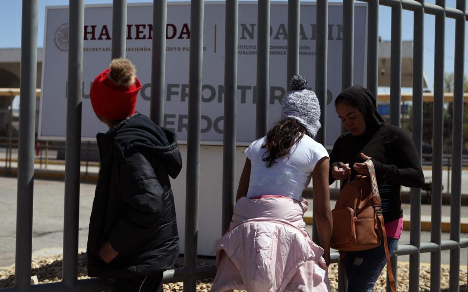 A family from Venezuela searches for a relative outside the detention centre - HERIKA MARTINEZ/AFP