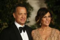 Aller guten Dinge sind manchmal zwei: Tom Hanks war bereits verheiratet, bevor er Schauspielerin Rita Wilson das Ja-Wort gab. Dafür gibt es seit 1988 für den 64-Jährigen nur noch sie. 2015 sagte der Oscar-Preisträger in Los Angeles: "Ich kann es immer noch nicht fassen, dass meine Frau mit mir ausgeht." (Bild: Chris Jackson/Getty Images)