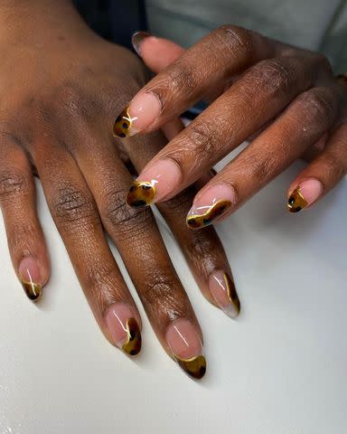 <p>INSTAGRAM: @SHEEKNAILZ</p>