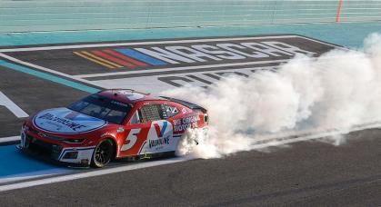 Kyle Larson executes a burnout with his No. 5 Chevy after winning at Homestead-Miami Speedway