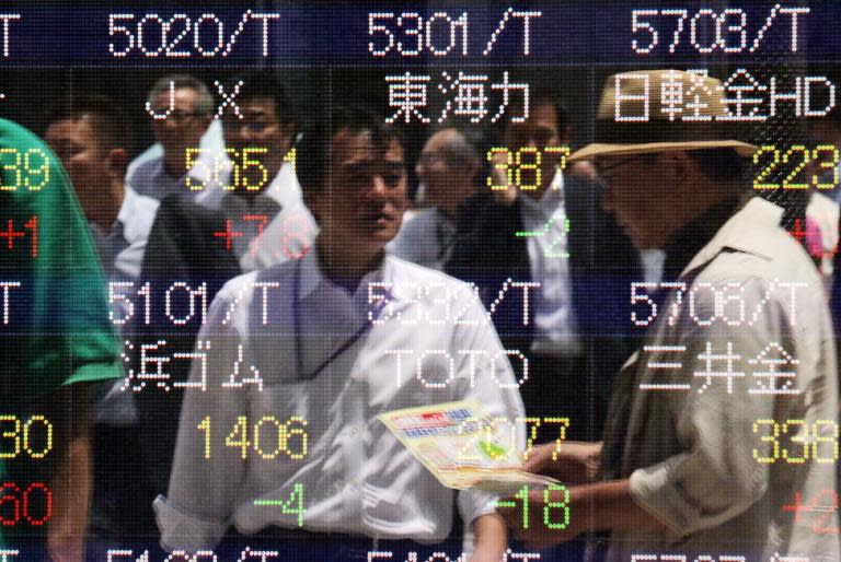 Tokyo stocks close higher after the dollar picked up against the yen