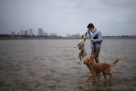 <p><strong>Tampa</strong><br>The Tampa skyline is seen in the background as local resident Tim Scheu uses sea shells to play with his dogs Stella and Mister in Hillsborough Bay ahead of Hurricane Irma in Tampa, Fla. on Sept. 10, 2017. (Photo: Adrees Latif/Reuters) </p>