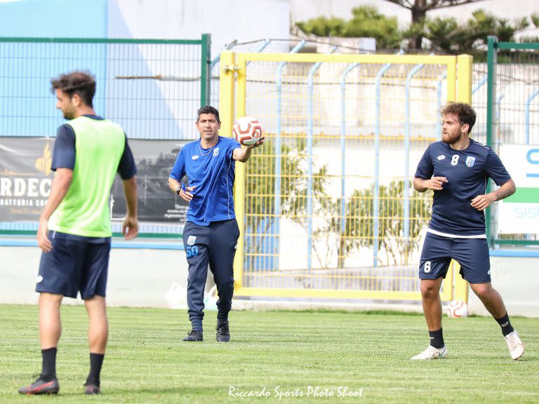 Dirigió a Fasano y Casarano, de la Serie D de Italia