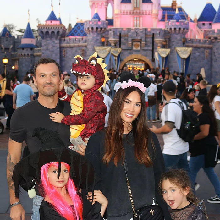 Megan Fox y Brian Austin Green disfrutan de Disneyland con sus hijos