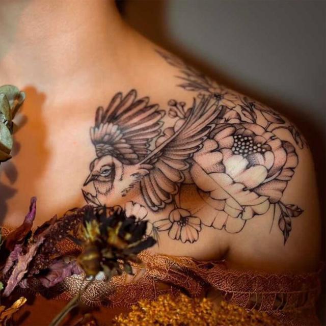 49 Eye-Catching Collarbone Tattoo Ideas for Everyone — Photos