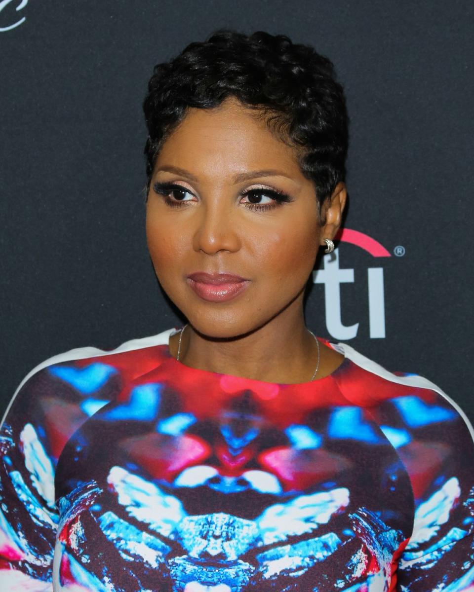 short haircuts for older women toni braxton