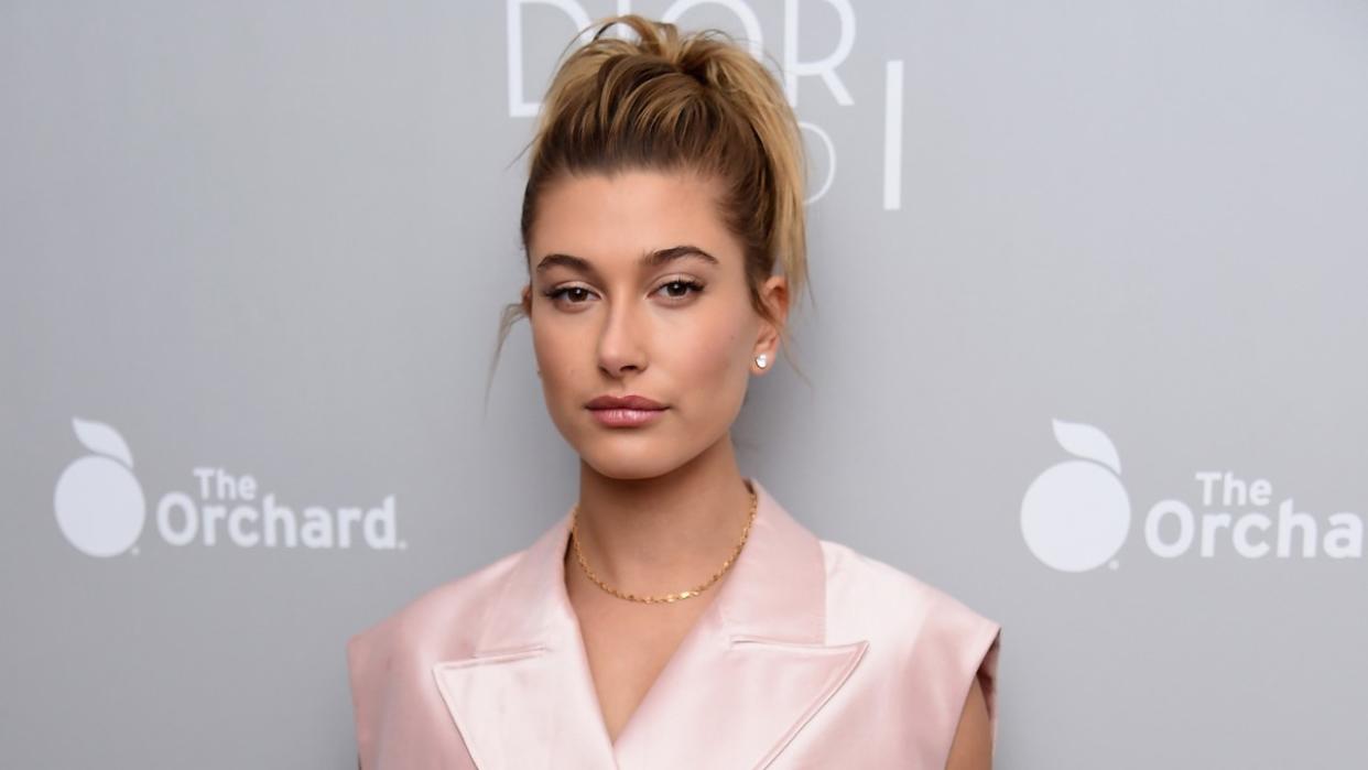  Hailey Bieber 