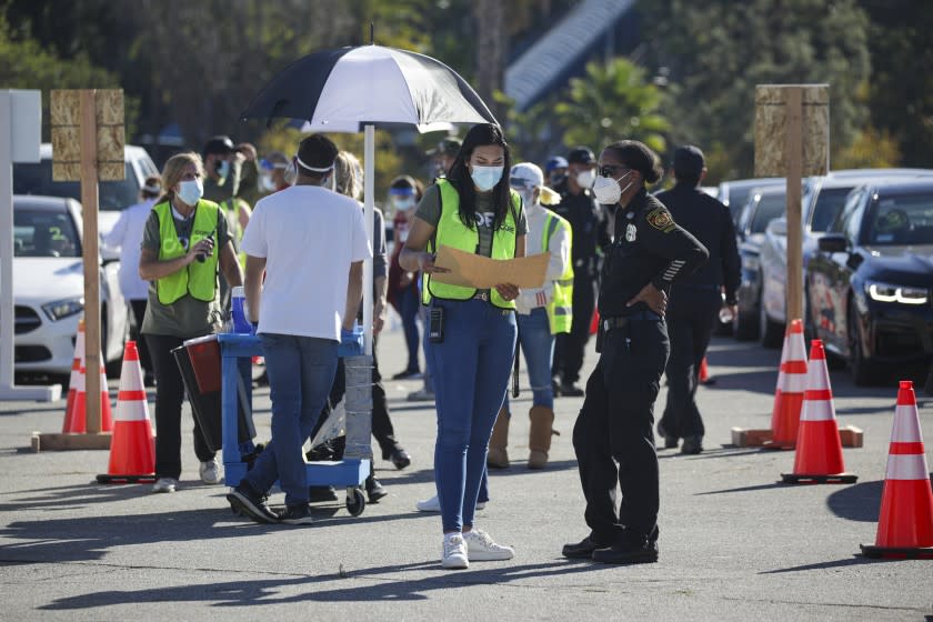 Los Angeles, CA - January 15: COVID-19 mass-vaccination of healthcare workers takes place at Dodger Stadium on Friday, Jan. 15, 2021 in Los Angeles, CA. (Irfan Khan / Los Angeles Times)