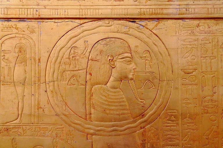 Un uróboro en la tumba de Tutankamón