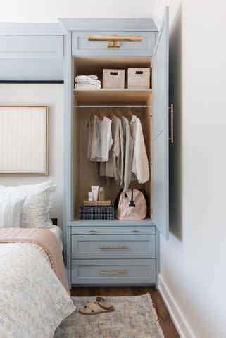 BIG DESIGN FOR TINY CLOTHES — LA CLOSET DESIGN