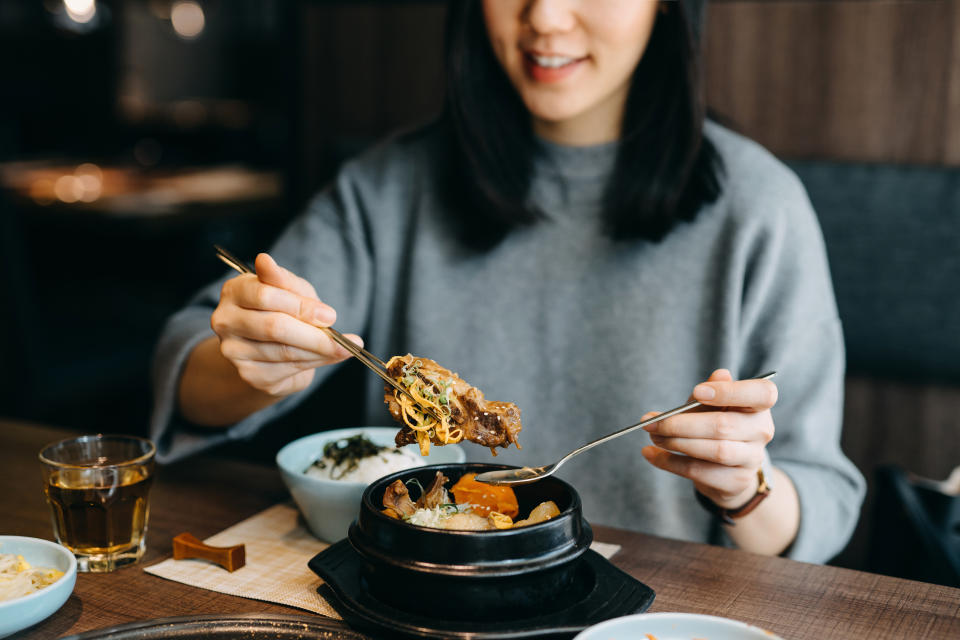 Dentro de las recomendaciones de la belleza coreana, no solo hay tips para cuidados tópicos, sino también para la forma de alimentarnos.  (Getty Creativo)