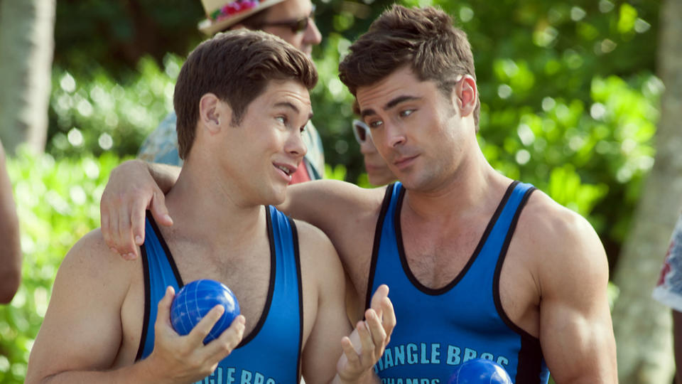 Adam DeVine (l.) und Zac Efron spielen die Brüder Mike und Dave Stangle