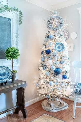 <p><a href="https://www.diybeautify.com/2018/11/how-to-decorate-a-blue-and-white-french-farmhouse-christmas-tree.html" data-component="link" data-source="inlineLink" data-type="externalLink" data-ordinal="1">DIY Beautify</a></p>