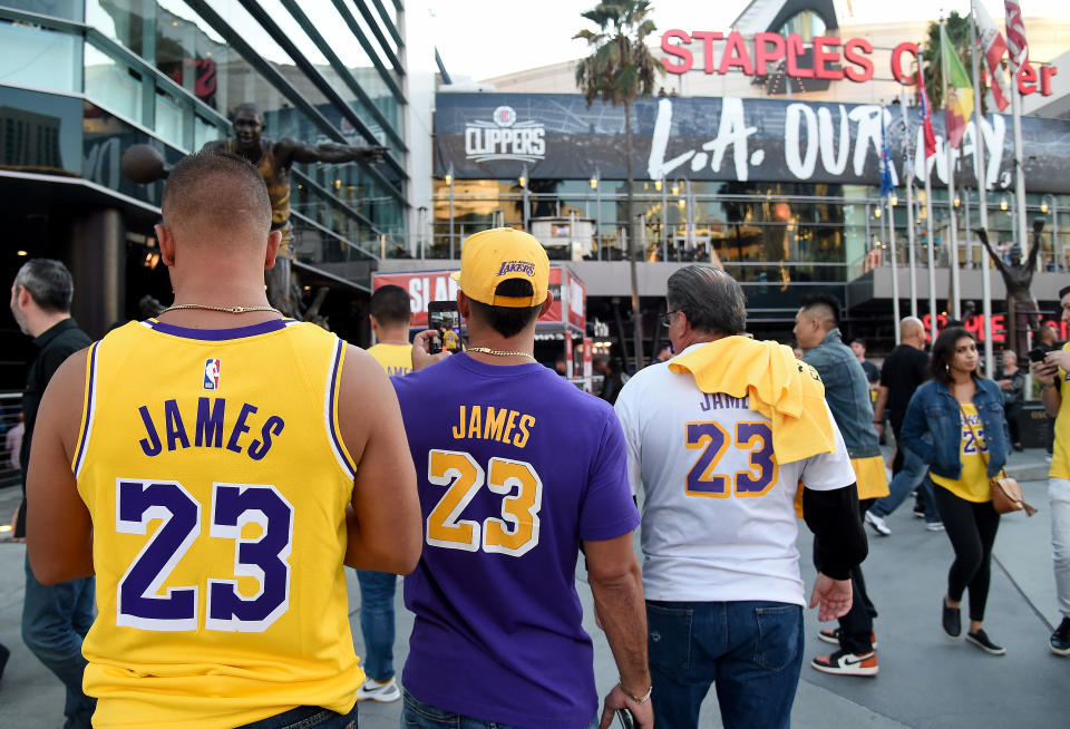 LOS ANGELES, CALIFORNIA - OCTOBER 22:  LeBron James fans wait for the LA Clippers home opener against the Los Angeles Lakers at Staples Center on October 22, 2019 in Los Angeles, California. (Photo by Harry How/Getty Images)