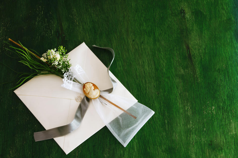 Von einer klassischen Hochzeitseinladung kann bei einem Paar aus Großbritannien keine Rede sein. (Bild: Getty Images)