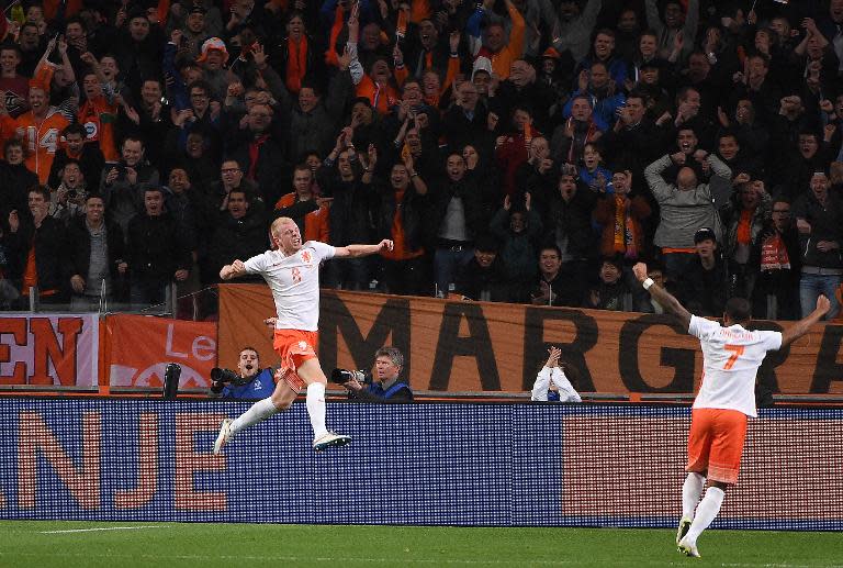 Netherland's Davy Klaassen (L) celebrates after scoring a goal during the friendly football match Netherlands vs Spain in Amsterdam, on March 31, 2015