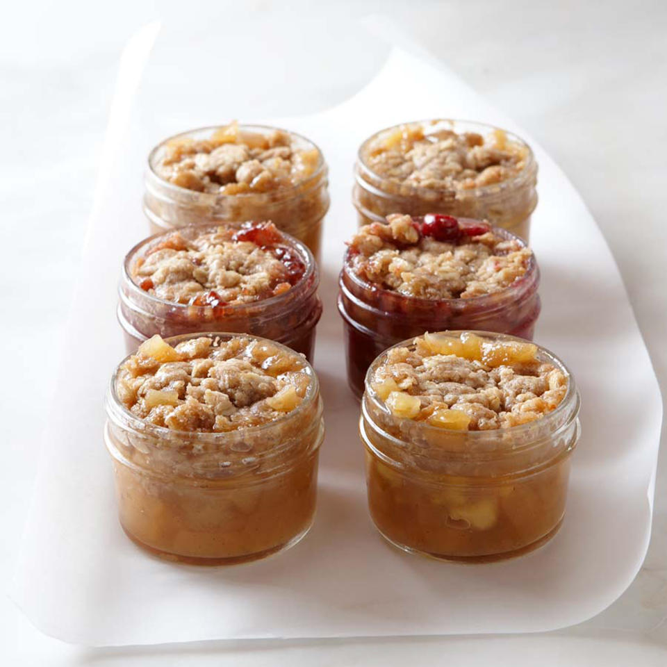 This photo provided by Williams-Sonoma.com shows Platine Bakery’s Fall Fruit Crisp-In-A-Jar Set that is shipped frozen. Whether served for Thanksgiving day brunch or dinner, the fruity cobblers are an attractive gift and another way to ease the cook’s workload. (AP Photo/Williams-Sonoma.com)