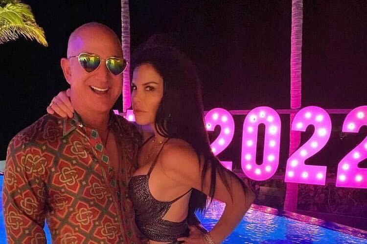 Amazon-Gründer Jeff Bezos und seine Partnerin Lauren Sanchez auf einer Silvesterparty.