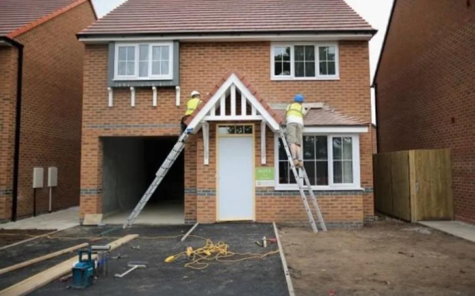 One of Scotland's biggest housebuilders Springfield Properties has won a £6.3m contract to build more affordable housing in the region. 