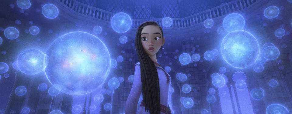 En esta imagen proporcionada por Disney, Asha con la voz de Ariana DeBose, en una escena de la película animada "Wish". (Disney vía AP)