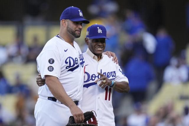 Fernando Valenzuela officially becomes a 'Legend of Dodger Baseball' - Los  Angeles Times