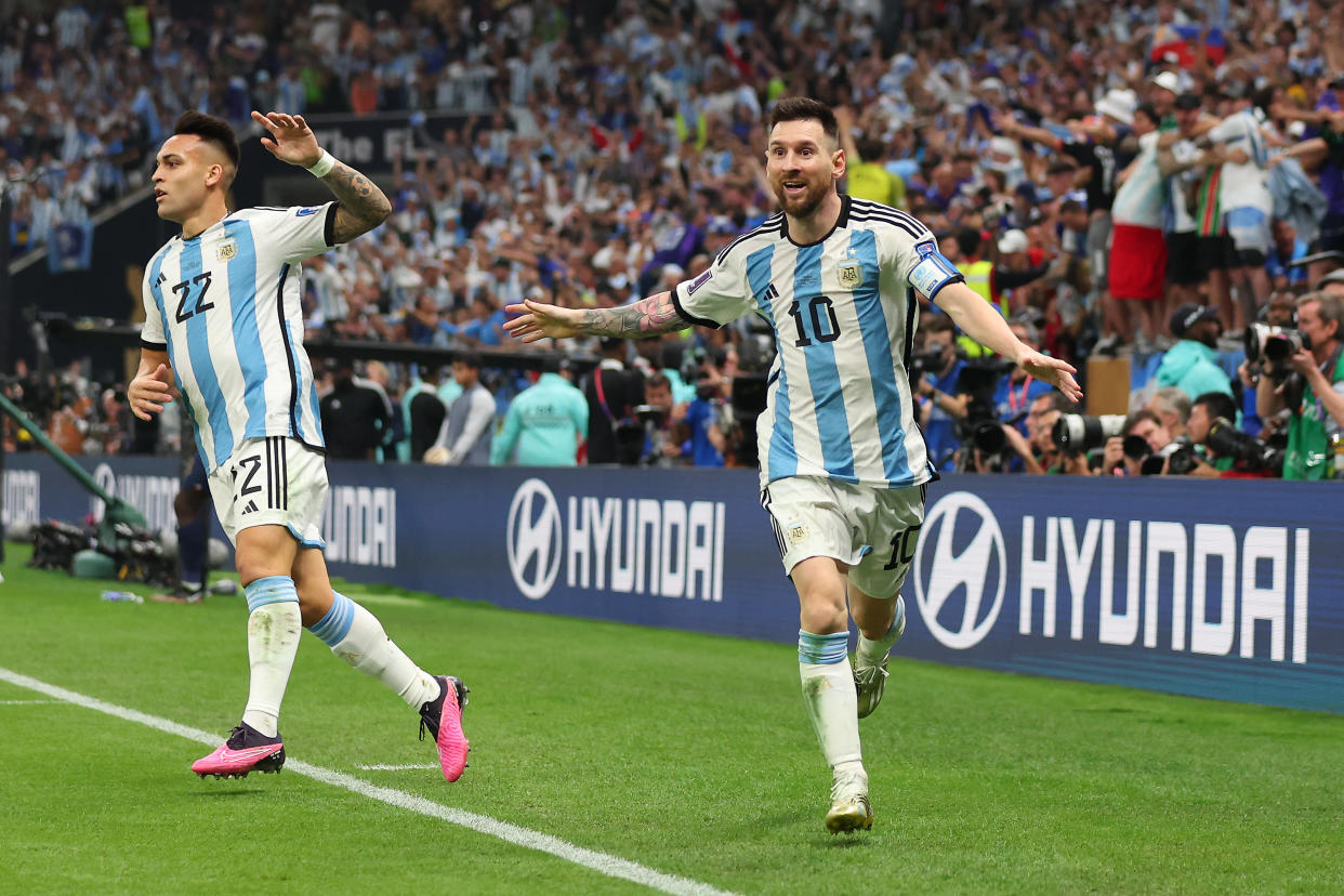 Argentina y Messi festejan en Qatar 2022. (Marc Atkins/Getty Images)