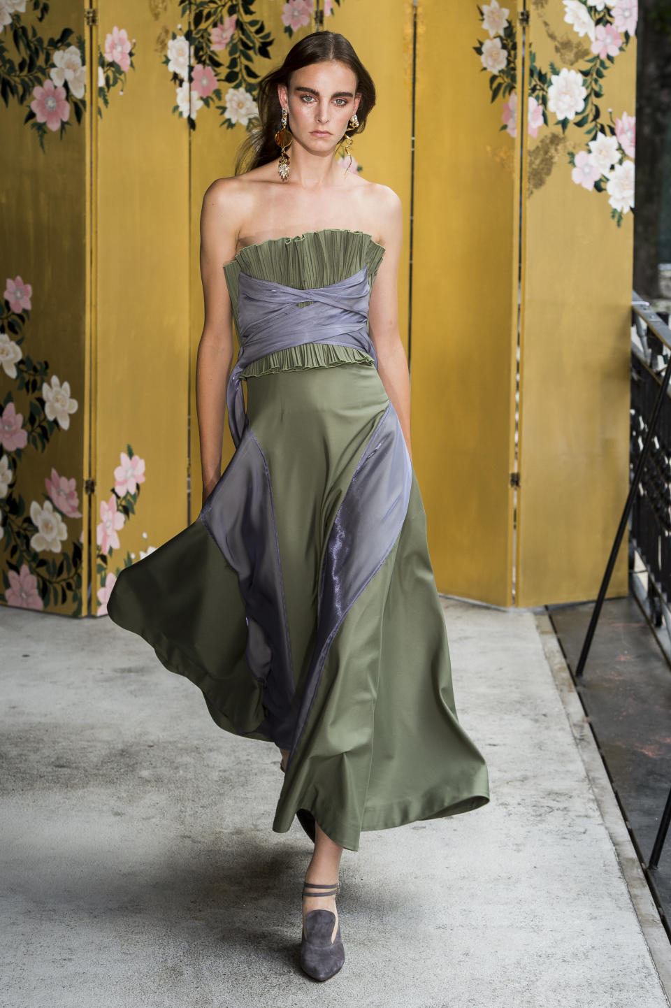 <p><i>Model wears a strapless, moss green and light gray dress from the Adeam SS18 collection. (Photo: ImaxTree) </i></p>