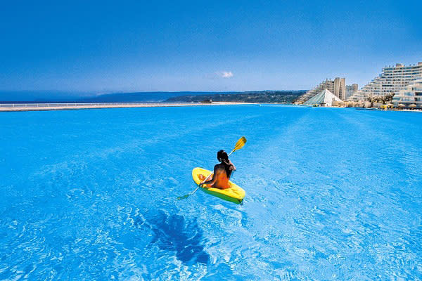 The world's largest pool in Algarrobo, Chile. (Courtesy of the San Alfonso del Mar)