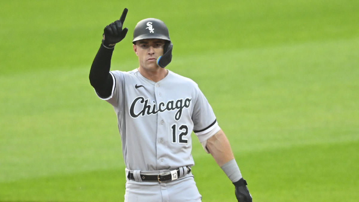 González hits 2-run double, Grandal homers, Cease wins as White Sox rally  to top Guardians 4-2